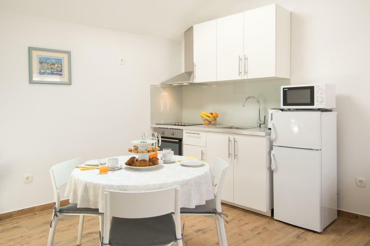 Apartment Bruneta 1 With Sea View Tar-Vabriga Eksteriør billede