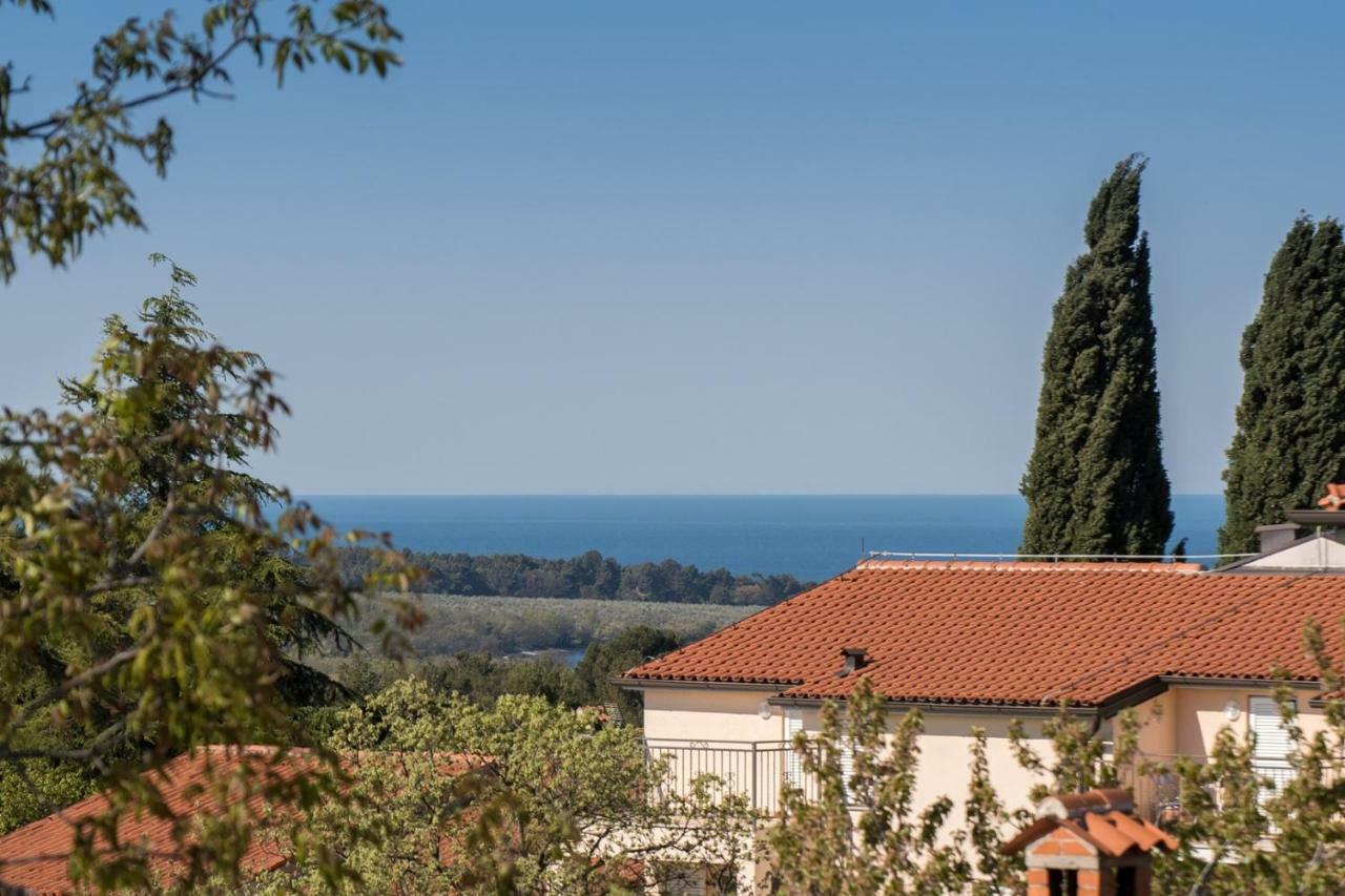 Apartment Bruneta 1 With Sea View Tar-Vabriga Eksteriør billede