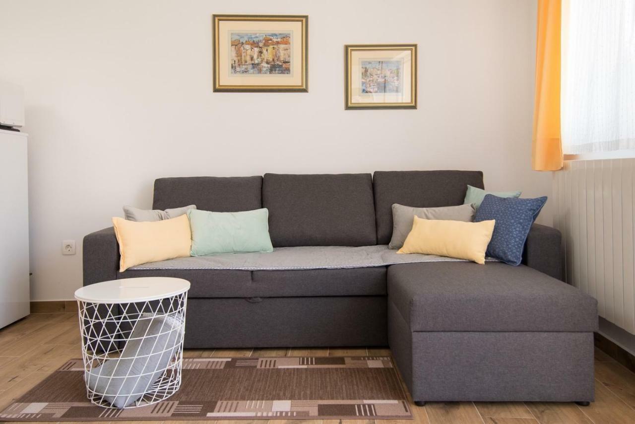 Apartment Bruneta 1 With Sea View Tar-Vabriga Eksteriør billede